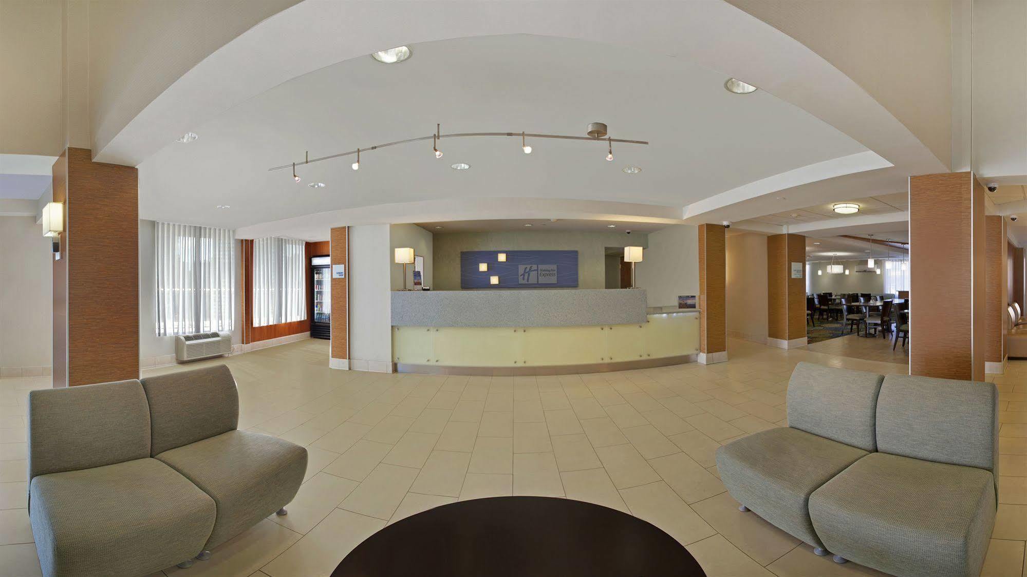 Holiday Inn Express Romulus / Detroit Airport By Ihg Bagian luar foto