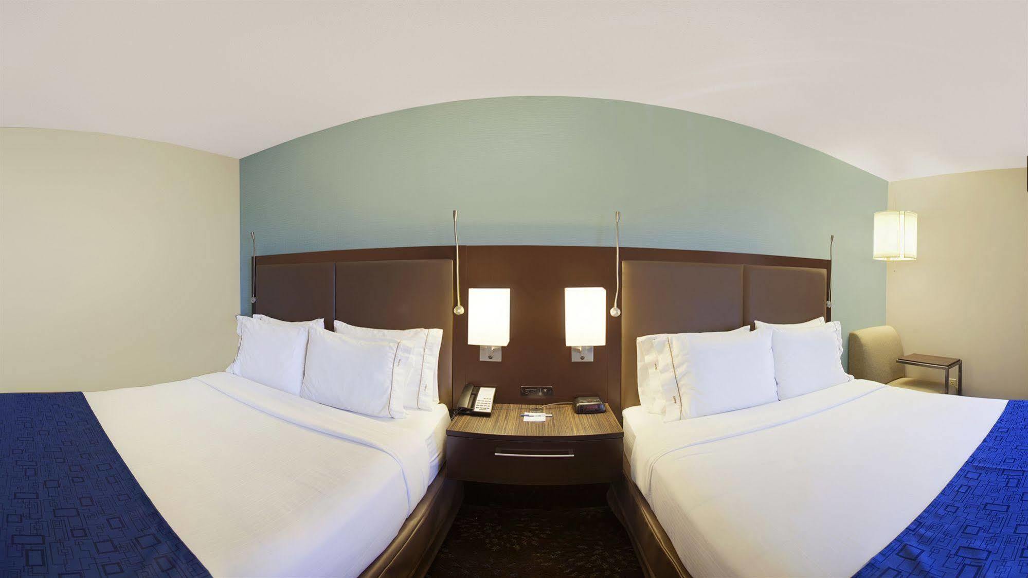 Holiday Inn Express Romulus / Detroit Airport By Ihg Bagian luar foto