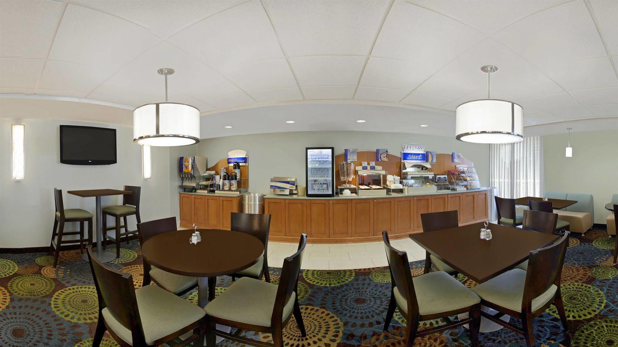 Holiday Inn Express Romulus / Detroit Airport By Ihg Bagian luar foto